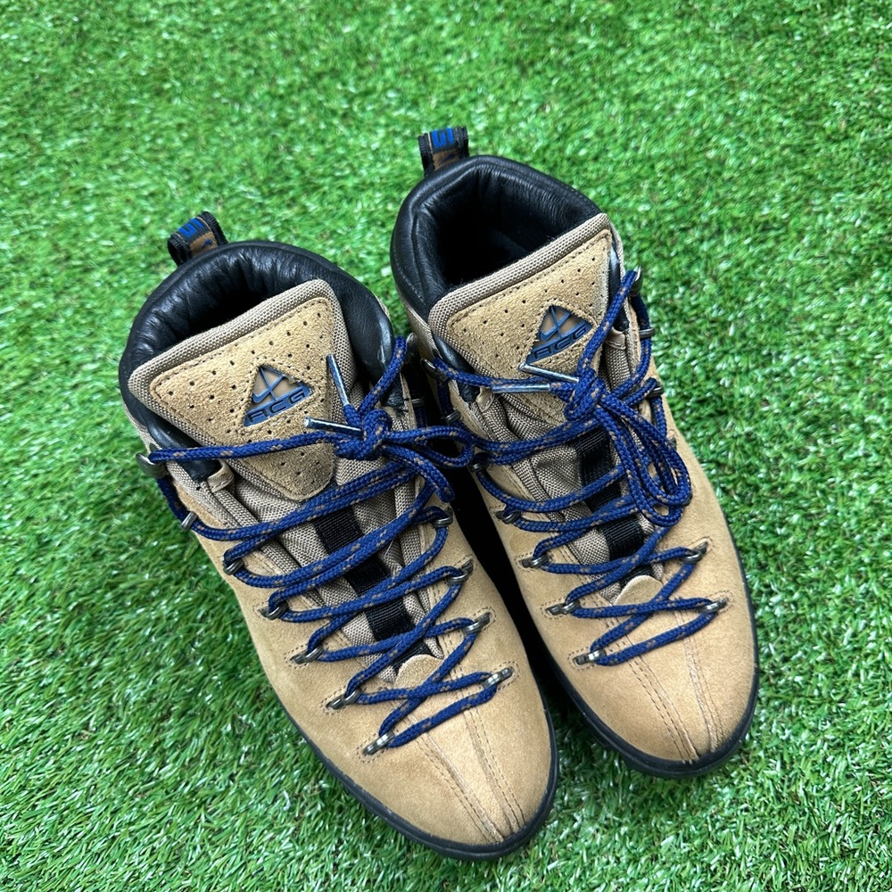 Vintage Nike Acg hiking boots women’s size 8, wearable